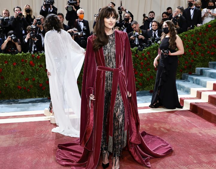 dakota johnson met gala